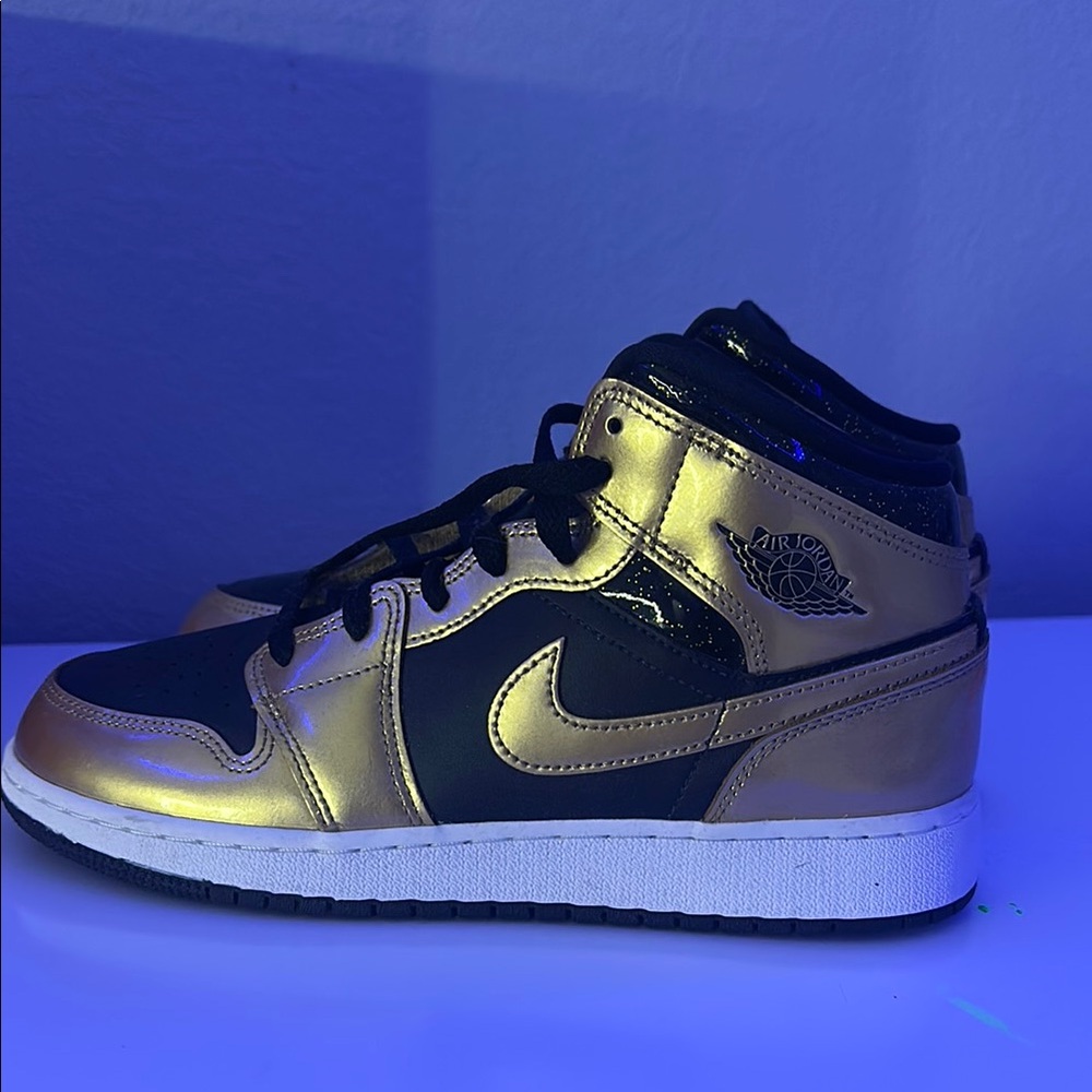 Brand New - Nike Air Jordan Black and Gold Sneakers - Men’s 6.5